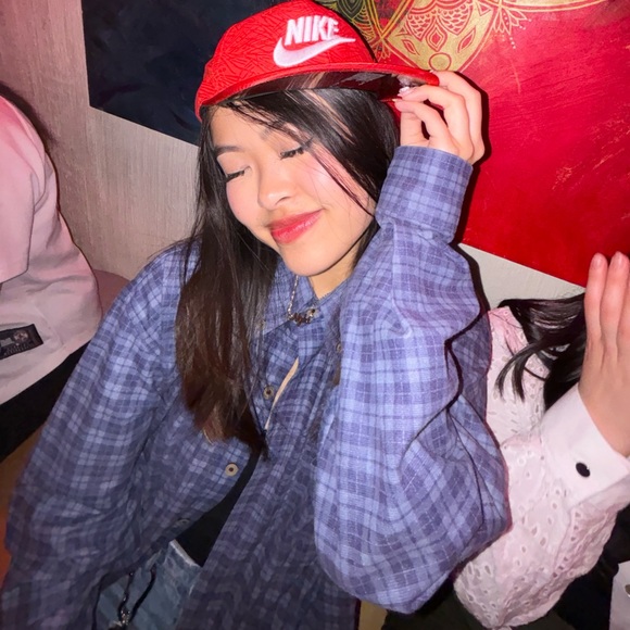 Meet your Posher, Brit - Picture 1 of 1